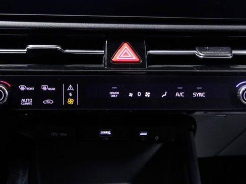 Used 2023 Kia Niro EX FWD image 27