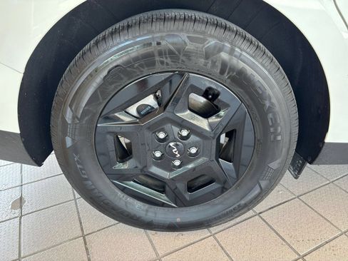Used 2026 Kia Carnival FWD image 33