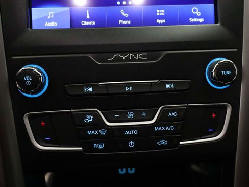 Used 2020 Ford Fusion SE image 11