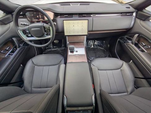 New 2025 Land Rover Range Rover SE image 3