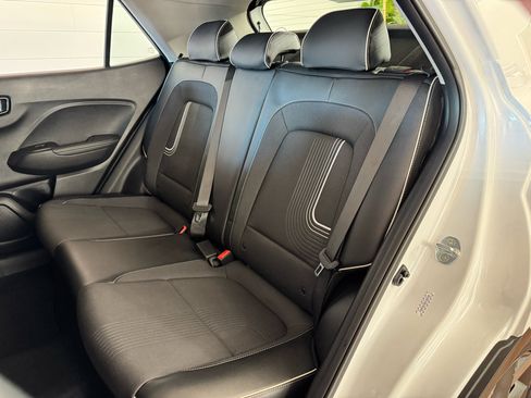 Used 2022 Hyundai Venue Limited image 26