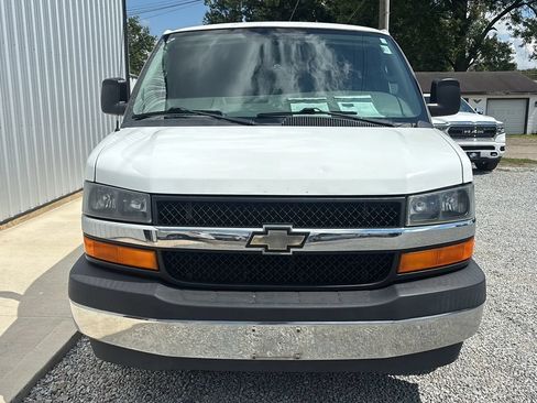 Used 2017 Chevrolet Express 2500 RWD image 10