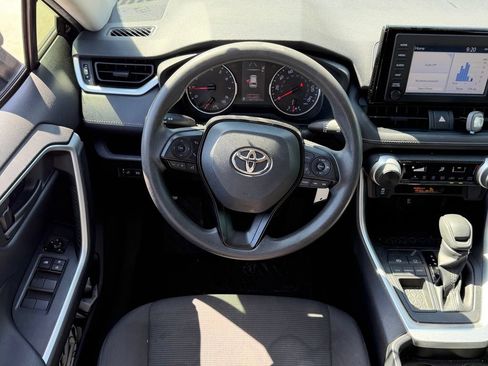 Used 2019 Toyota RAV4 LE FWD image 7