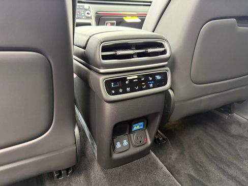 Used 2025 Genesis GV80 3.5T Prestige image 21