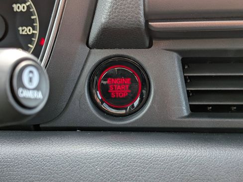 Used 2025 Honda Pilot TrailSport image 16