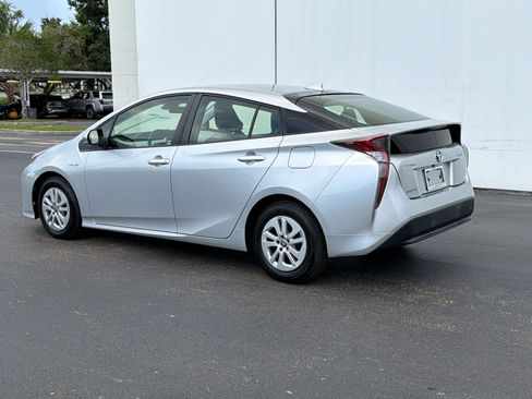 Used 2017 Toyota Prius One FWD image 3