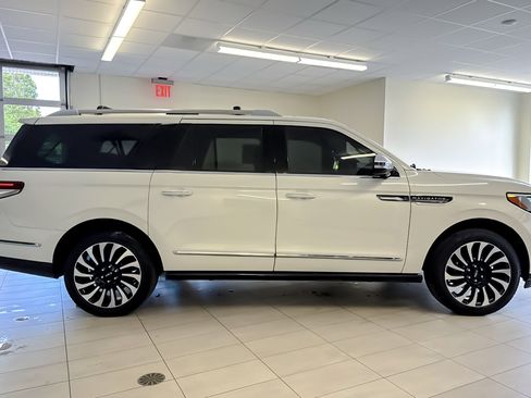 Certified 2023 Lincoln Navigator L Black Label AWD/4WD image 3
