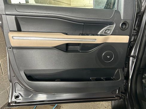 Used 2024 Ford Expedition Limited RWD image 18