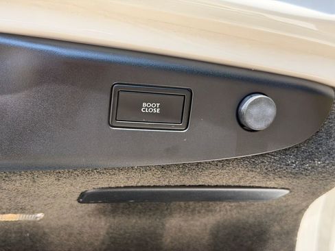 Used 2018 Bentley Flying Spur S V8 image 37