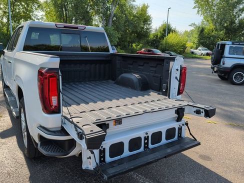 Used 2022 GMC Sierra 1500 Denali w/ Driver Alert Package II AWD/4WD image 10