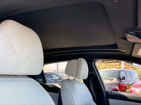 Used 2025 BMW X6 xDrive40i w/ Executive Package image 13