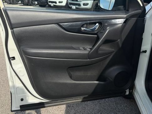 Used 2017 Nissan Rogue Sport SV FWD image 21