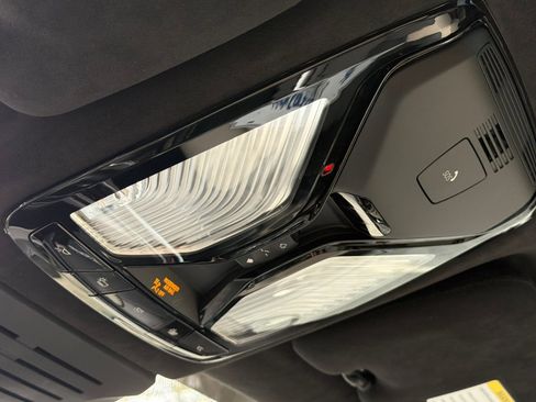 Used 2025 BMW X7 M60i image 25