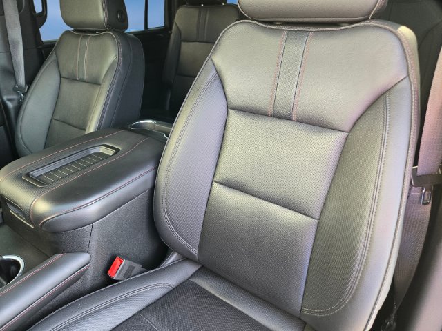 Used 2023 Chevrolet Suburban RST w/ Luxury Package AWD/4WD image 17