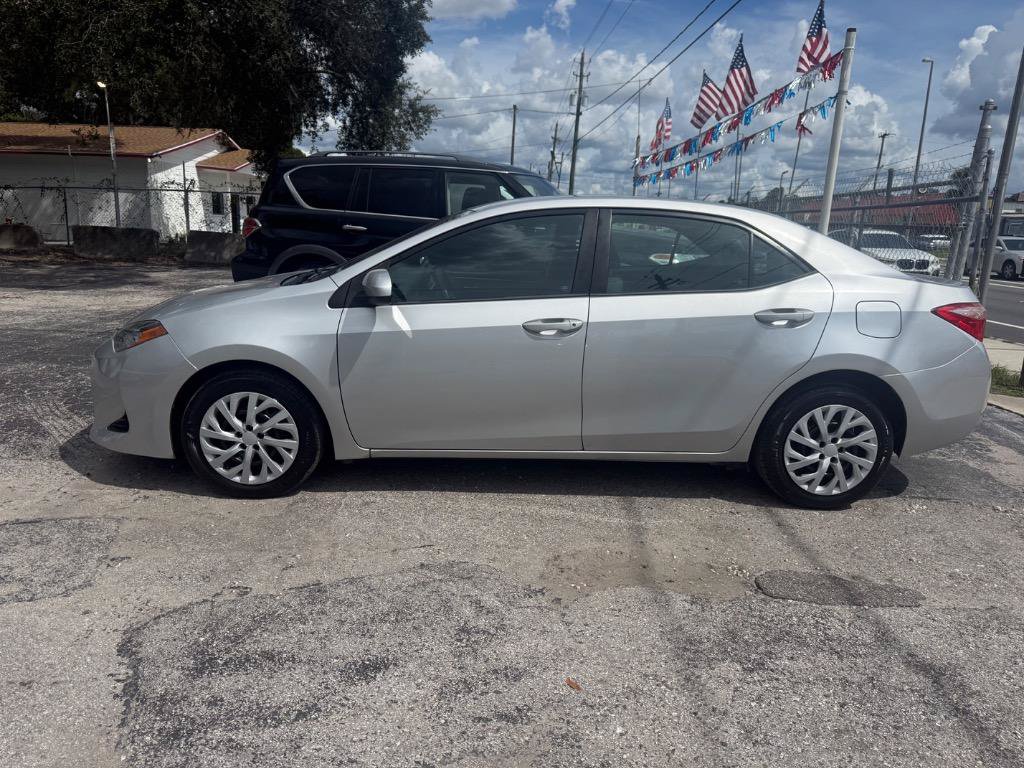 Used 2017 Toyota Corolla LE w/ Carpet Mat Package (TMS) FWD image 2