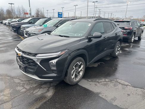 Used 2024 Chevrolet Trax LT w/ Driver Confidence Package image 5