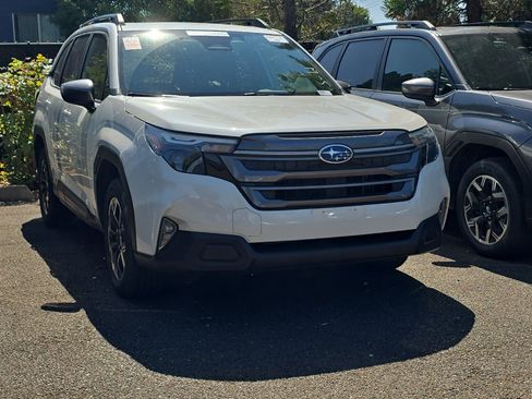 Used 2025 Subaru Forester Premium AWD/4WD image 2