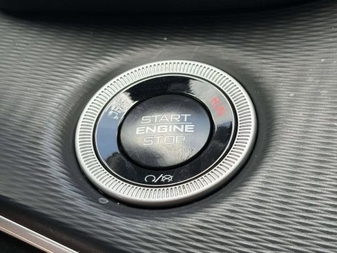Used 2024 Jeep Grand Cherokee Altitude RWD image 19