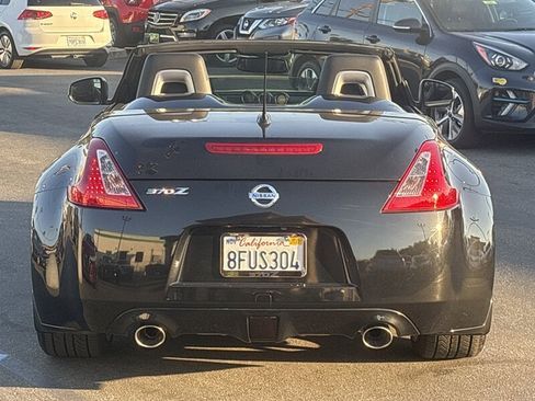 Used 2012 Nissan 370Z Touring w/ Sport Pkg image 11