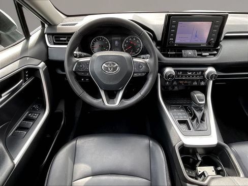Used 2022 Toyota RAV4 XLE Premium AWD/4WD image 8
