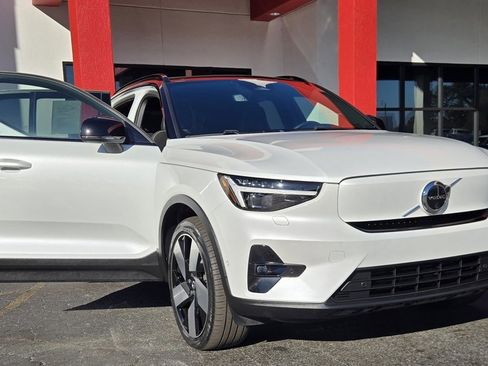 Used 2023 Volvo XC40 Recharge Ultimate image 15