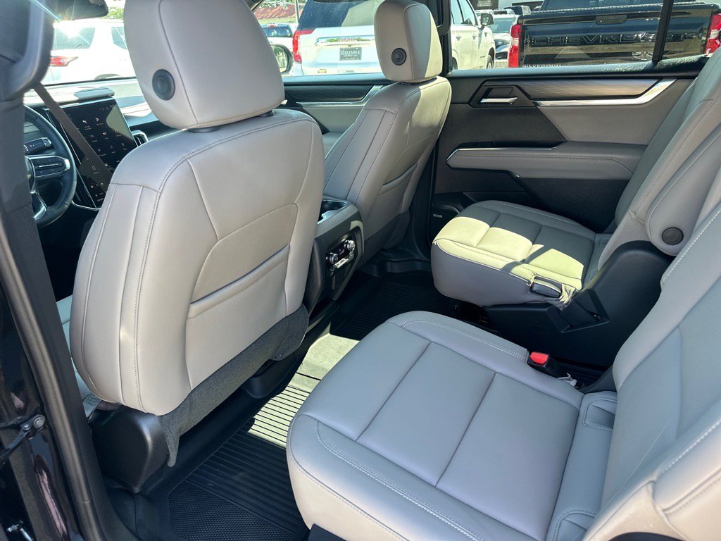 Used 2024 GMC Acadia Elevation w/ Luxury Package FWD image 10