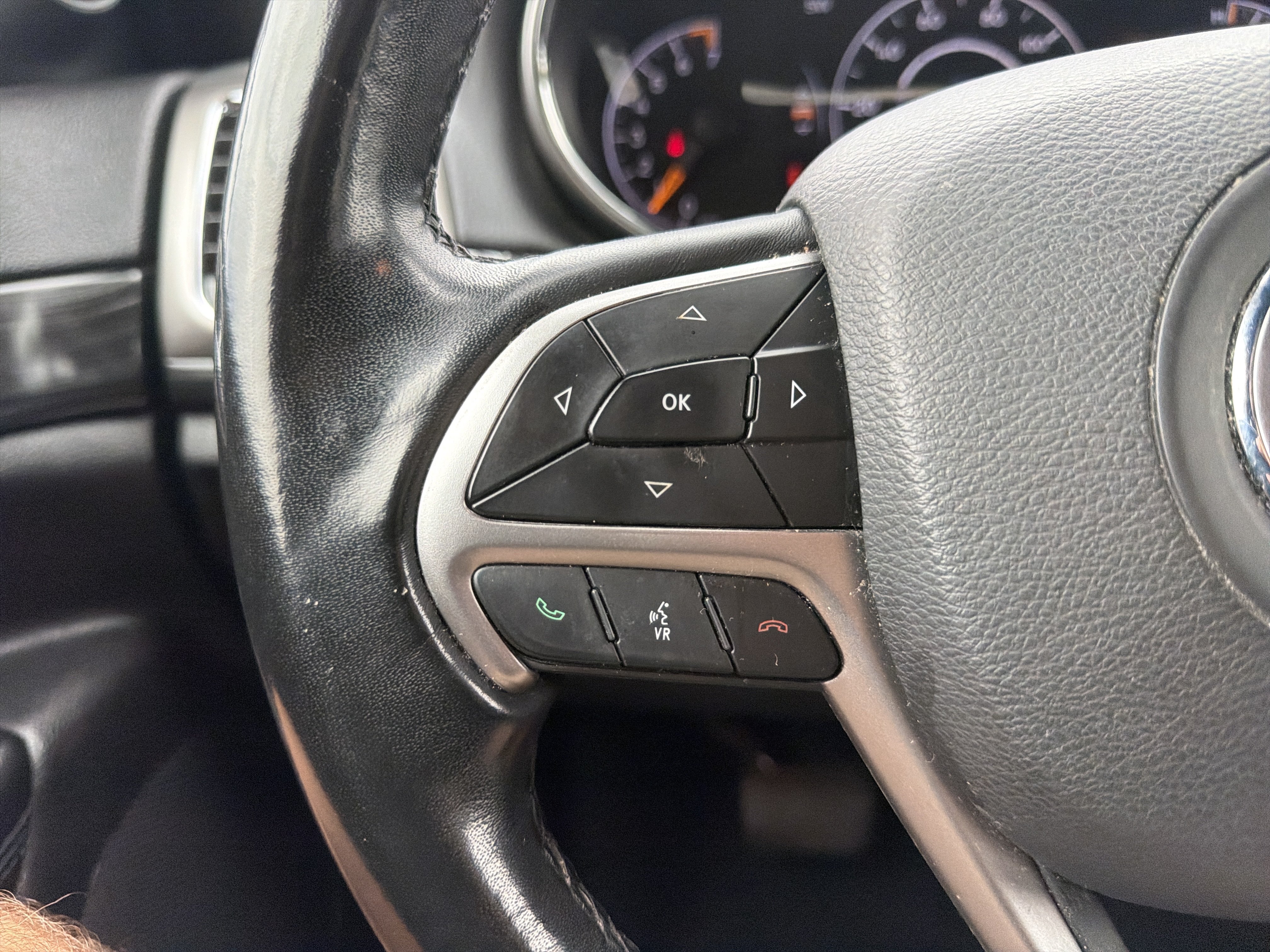 Used 2020 Jeep Grand Cherokee Laredo AWD/4WD image 18