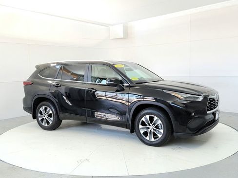 Certified 2024 Toyota Highlander XLE AWD/4WD image 7