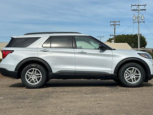 New 2026 Ford Explorer Active w/ Active Comfort Package image 3