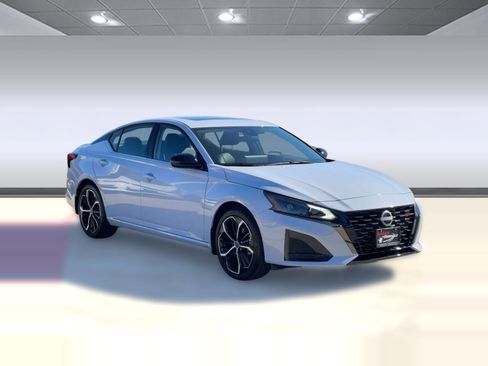 New 2025 Nissan Altima 2.5 SR image 7