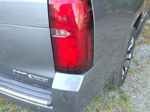 Used 2018 Chevrolet Suburban Premier AWD/4WD image 7