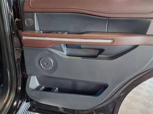 Used 2022 Ford Expedition Limited image 12