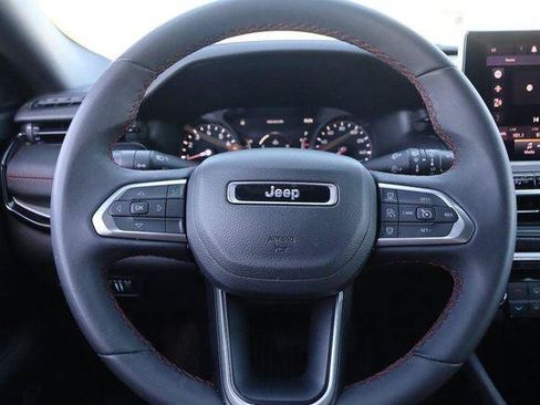 Used 2025 Jeep Compass Trailhawk AWD/4WD image 10