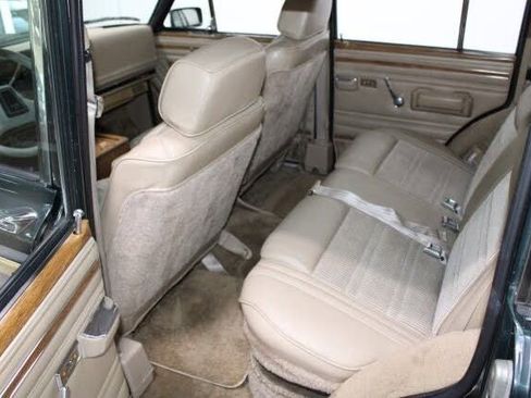 Used 1991 Jeep Grand Wagoneer image 27