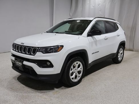 Used 2024 Jeep Compass Latitude AWD/4WD image 5