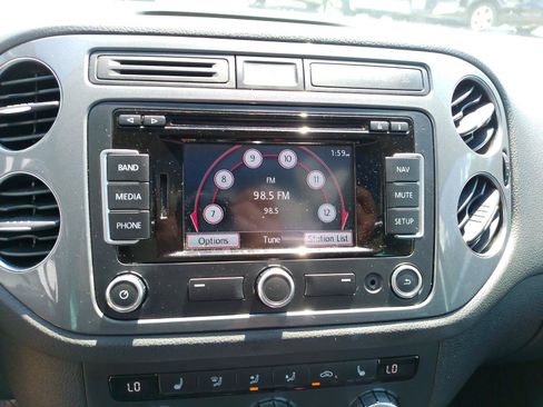 Used 2013 Volkswagen Tiguan SEL AWD/4WD image 14