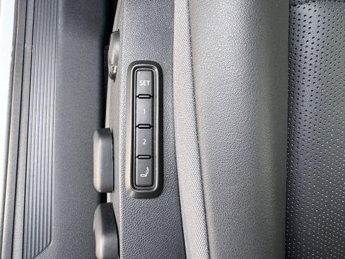 Used 2024 Volkswagen ID.4 S image 32