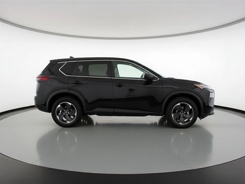 Used 2025 Nissan Rogue SV image 11