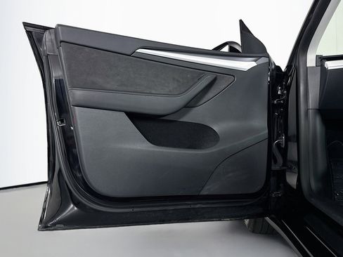 Used 2024 Tesla Model Y Long Range image 20