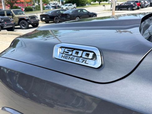 Used 2019 RAM 1500 Laramie AWD/4WD image 11
