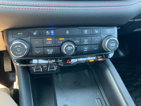 Used 2023 Dodge Durango GT AWD/4WD image 12