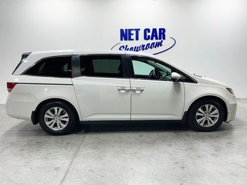 Used 2016 Honda Odyssey SE image 2