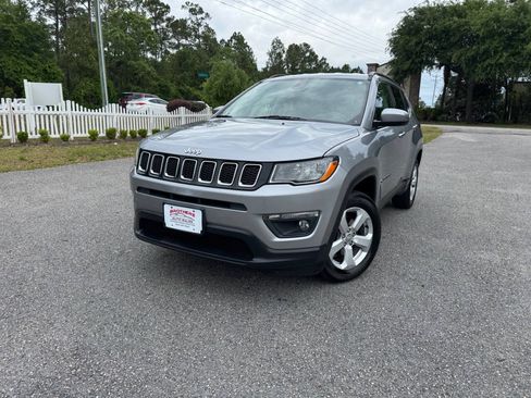Used 2018 Jeep Compass Latitude AWD/4WD image 32