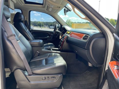 Used 2014 Chevrolet Tahoe LT w/ Luxury Package RWD image 21