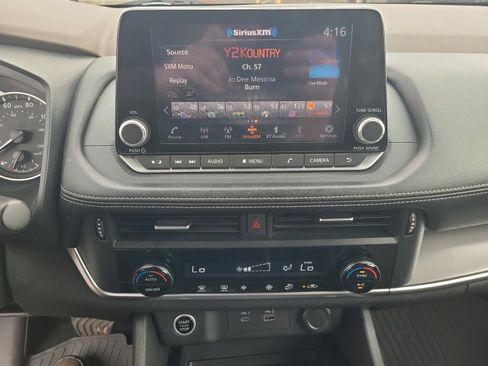 Used 2023 Nissan Rogue SV AWD/4WD image 18