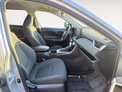 Used 2019 Toyota RAV4 LE image 19