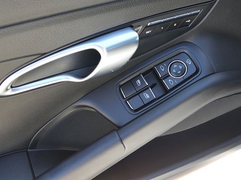Used 2024 Porsche 718 Boxster RWD image 12