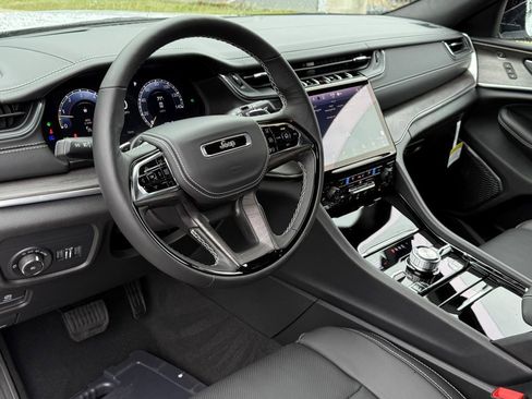 New 2025 Jeep Grand Cherokee Overland w/ Adv Protech Group III image 17