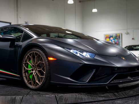 Used 2018 Lamborghini Huracan Performante image 12
