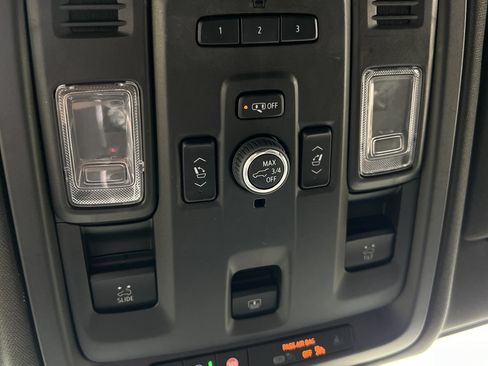Used 2023 Cadillac Escalade Premium Luxury AWD/4WD image 22